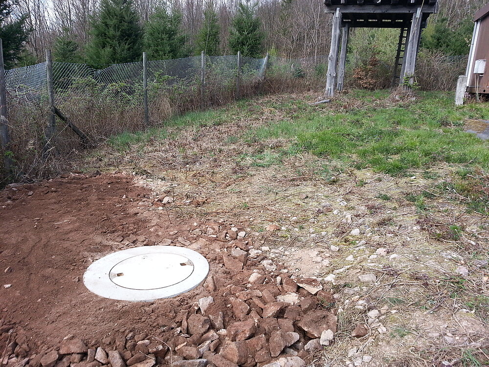 Bild des abgeschlossenen Seismometerschachtes